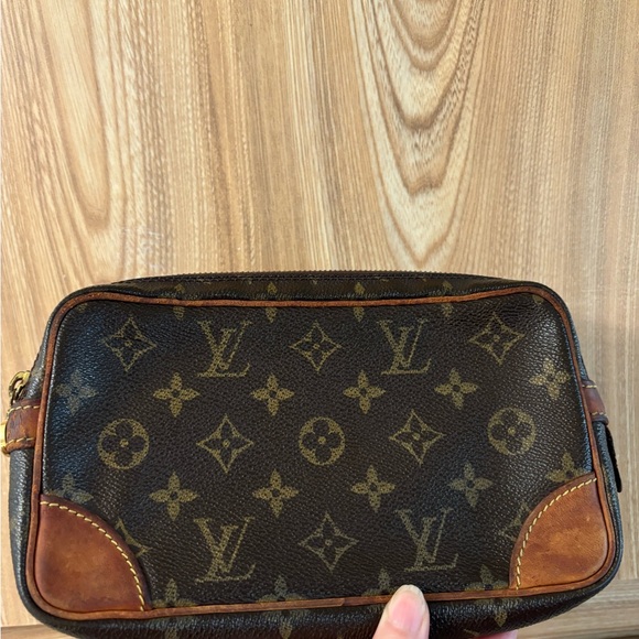 Auth Louis Vuitton Marley Dragonne PM Clutch - Picture 13 of 14